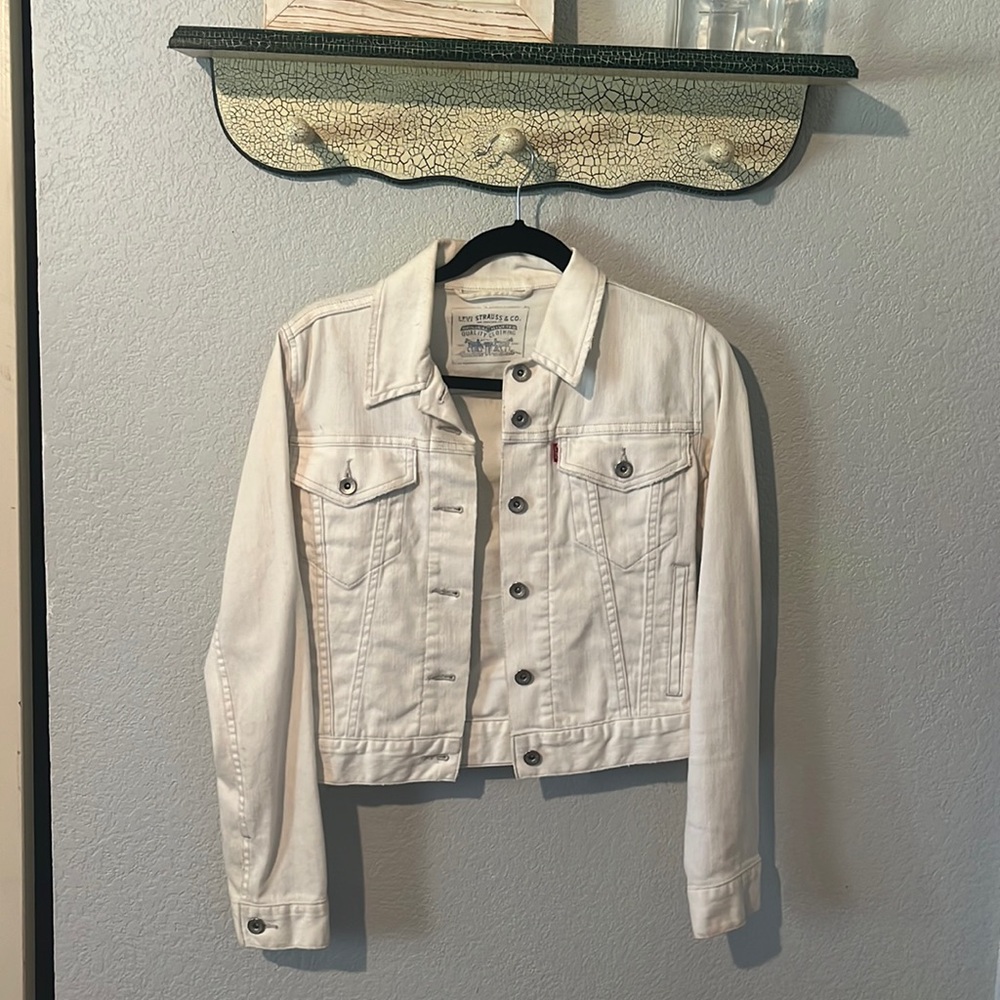 White Levi’s Jean Jacket